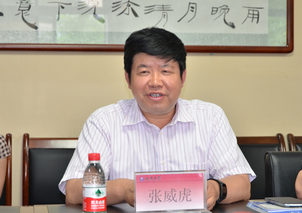 张威虎副校长介绍我校情况